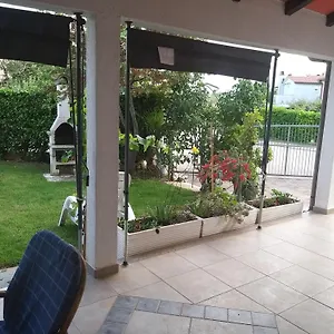 https://apartmani-rozi.in-istria.net